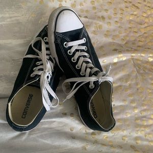 Converse low top chucks